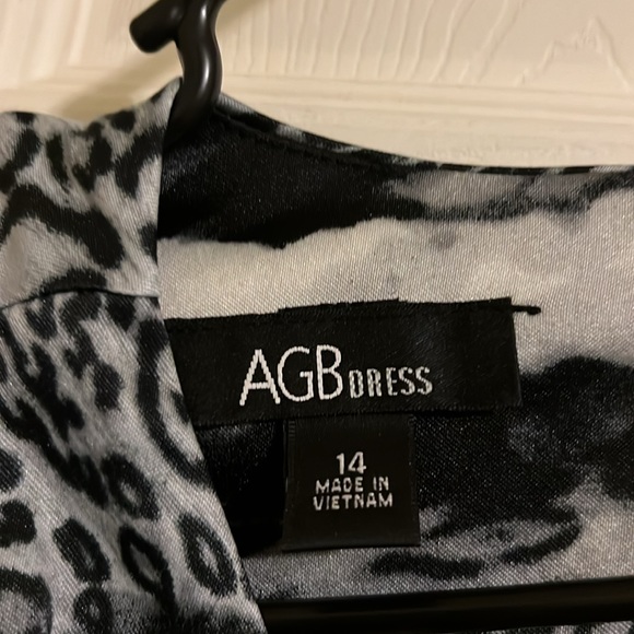 AGB sleeveless dress for women with pockets on the front. Size 14 - Picture 4 of 7